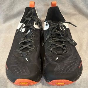 Women’s Altra Olympus 4 running shoes size 8. Excellent condition.